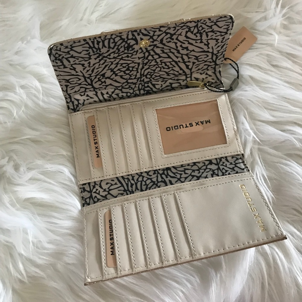 Max Studio Wallet - Picture 2 of 3